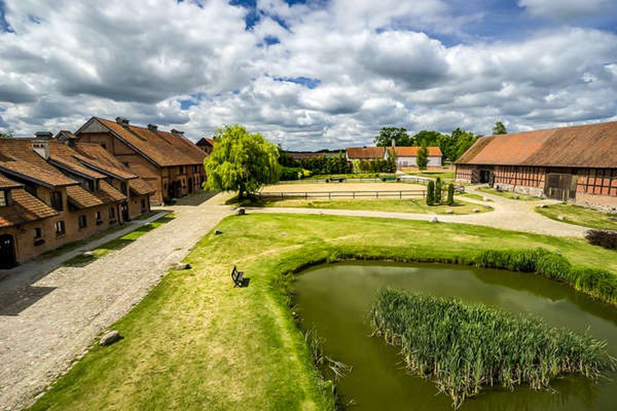 Folwark und Reitanlage in Galiny / The Galiny farmstead and equestrian grounds